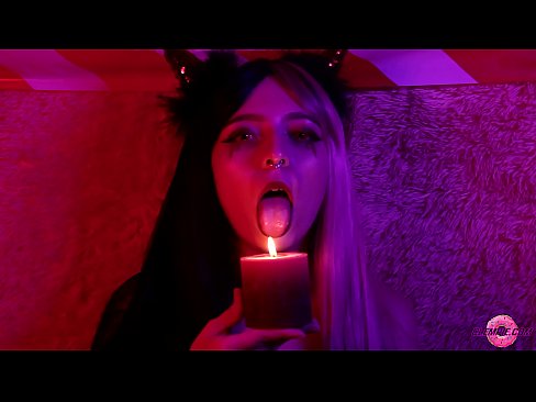 ❤️ Μια παθιασμένη πίπα από ένα σέξι Succubus με ένα σπέρμα στο στόμα της. ❤️ Σεξ ❤